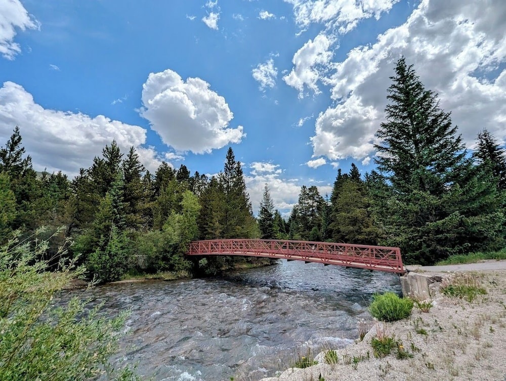 Cinnamon Ridge C114