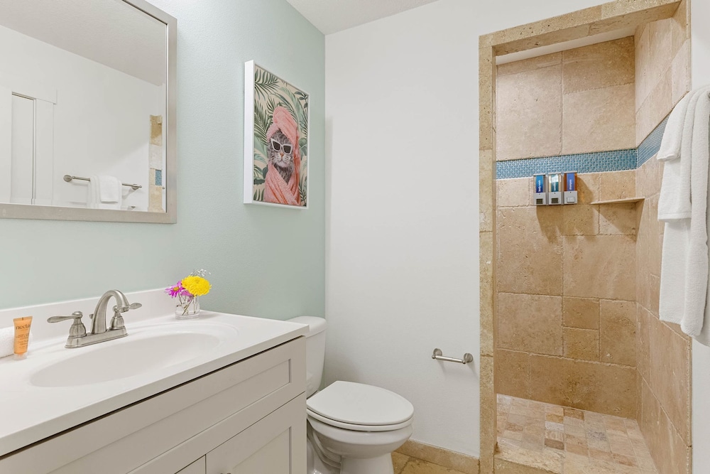 Haven Grove Beach Bungalow w Hot Tub Game Room Blocks From the Water