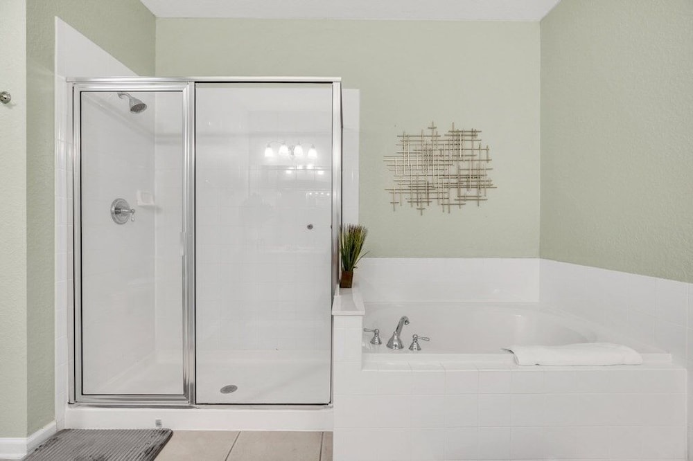 Vista Cay Magic 3 Bedroom Condo by RedAwning