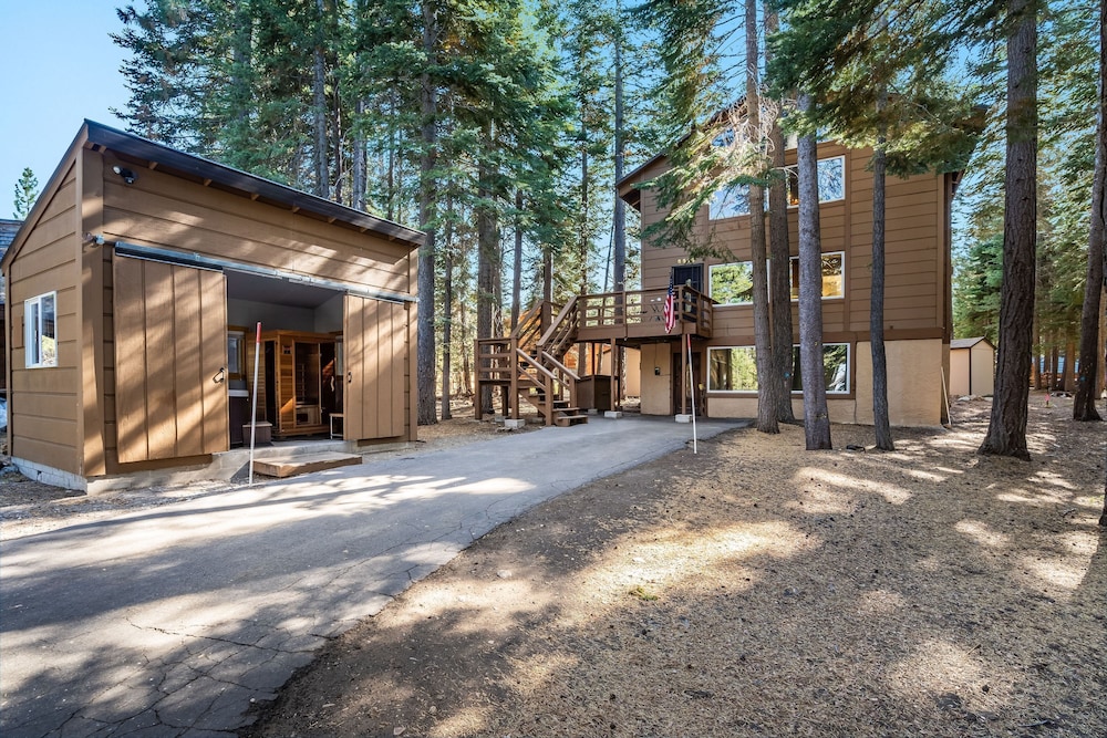 Homewood by Avantstay Amazing Family Cabin w Hot Tub Sauna