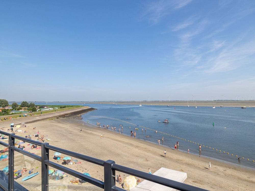 Seaside Getaway, Sint-annaland