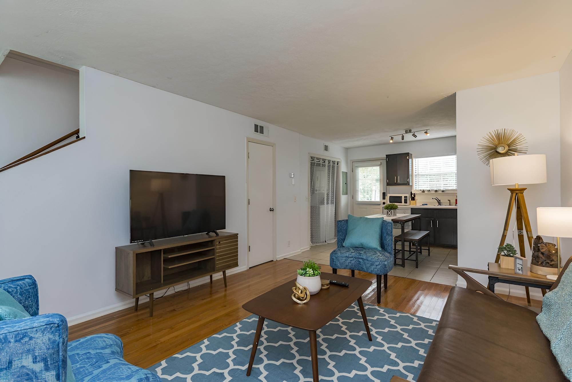 Cozy 2BD Nashville Home Close to Restaurants view 5