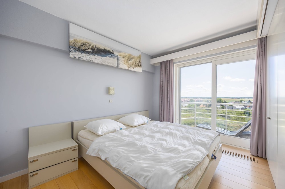 Charming Apartment With sea View and Parking Space