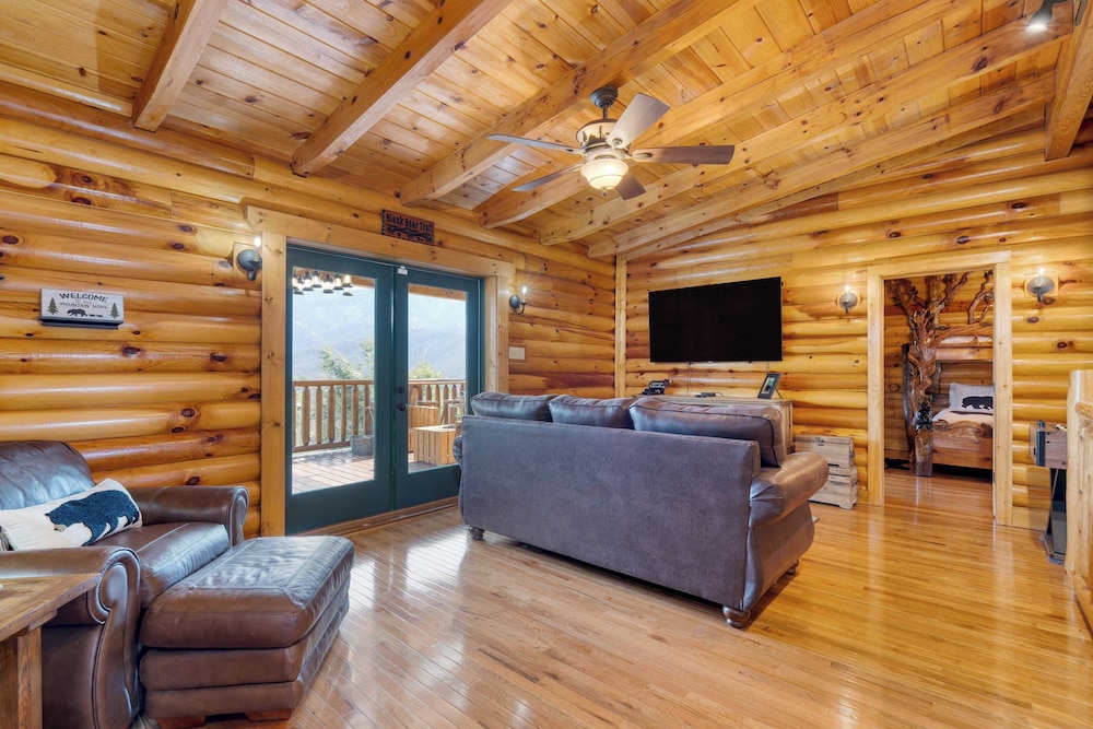 American Dream by Avantstay Deck w/ Views Theater, Game Room, Community Pool