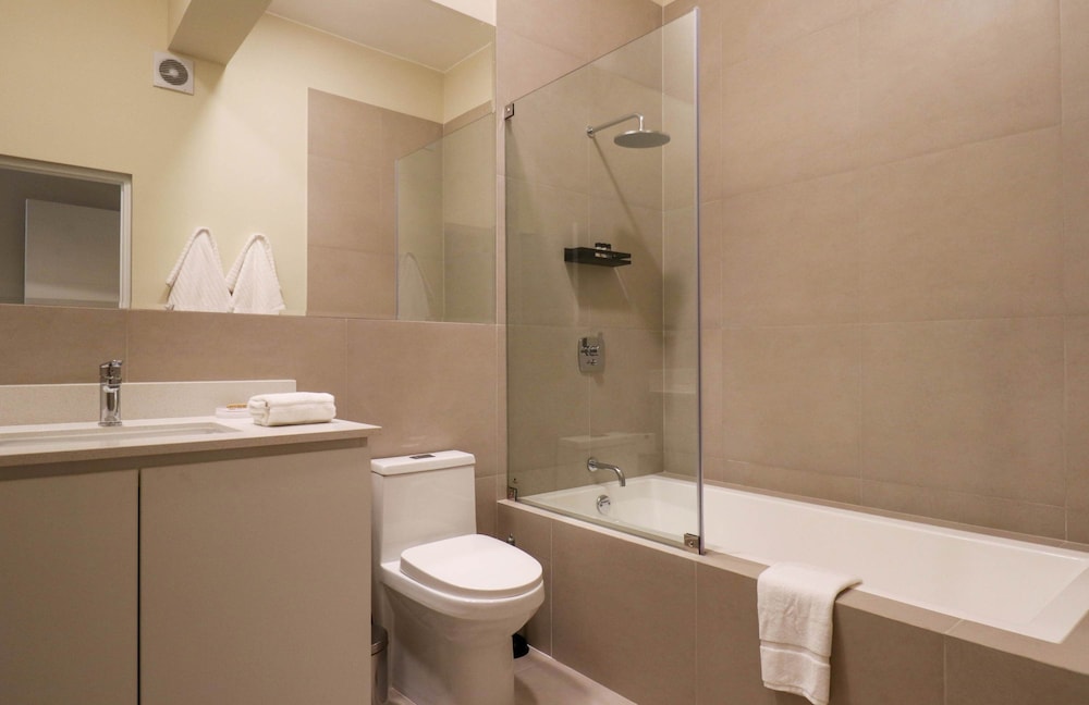 w Beautiful 2BR w Terrace Near Kennedy Park
