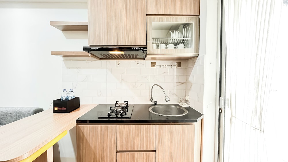 Warm And Comfy 2Br At Bassura City Apartment