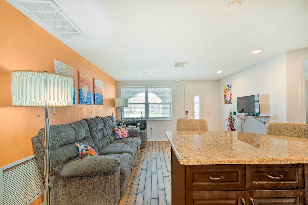 Sun-soaked Hudson Getaway w/ Canal Access!, photo 13