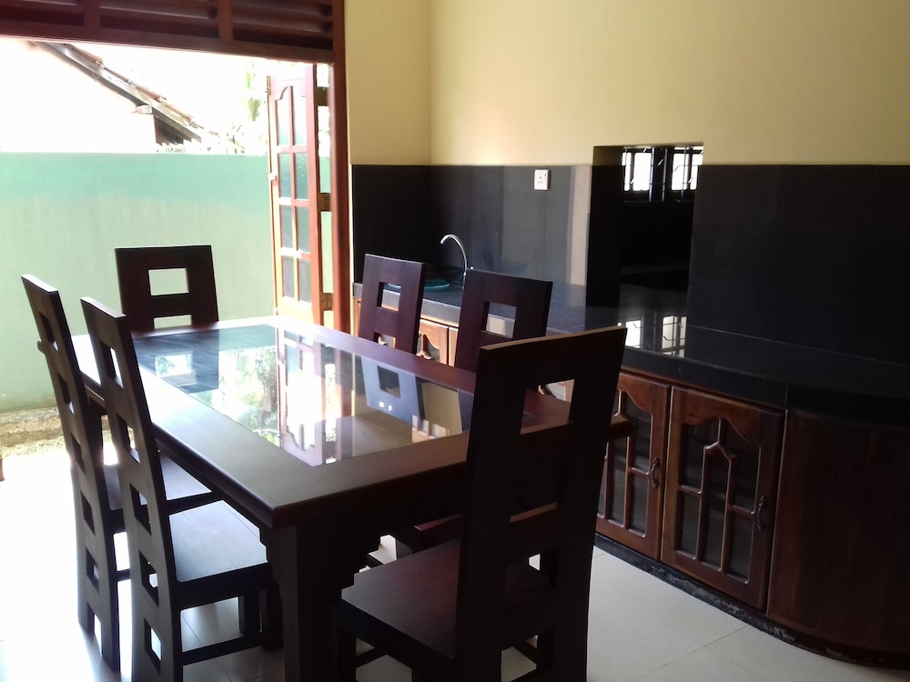 Vinses Villa in Hikkaduwa