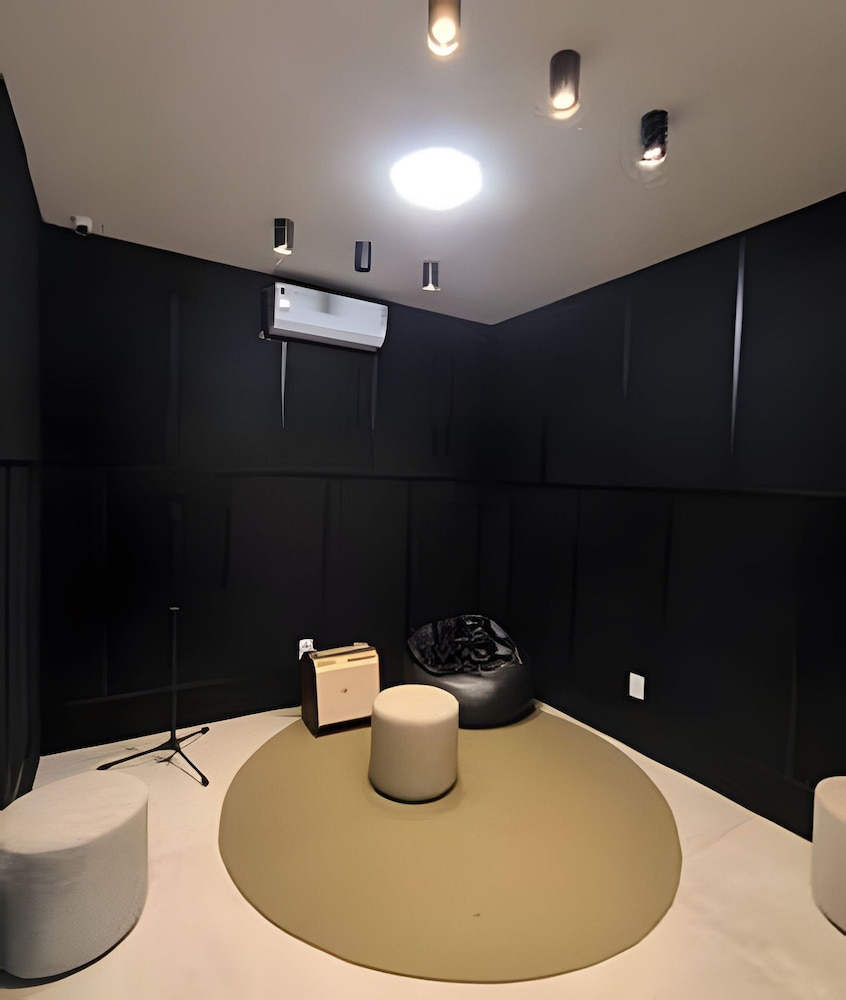 Studio Design 3 - Lions