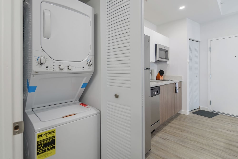1BR Condo wRooftop Pool at Wynwood