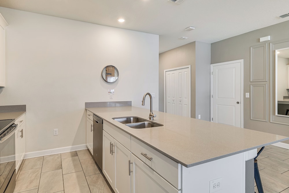 Family Oasis in Championsgate: Private Pool!