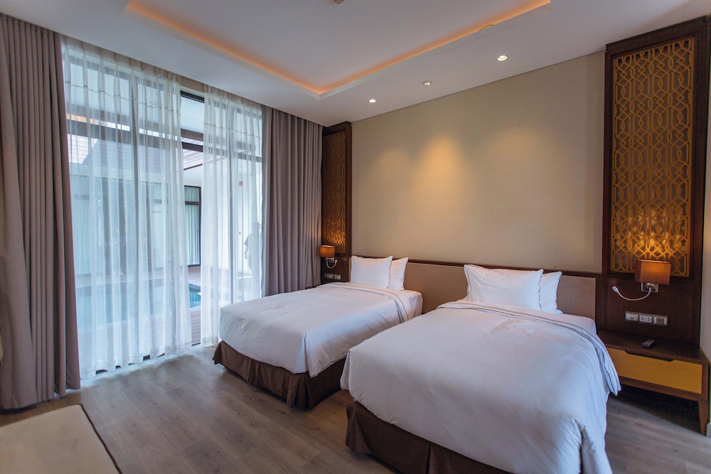 The Palm Nest Cam Ranh Pool Villa