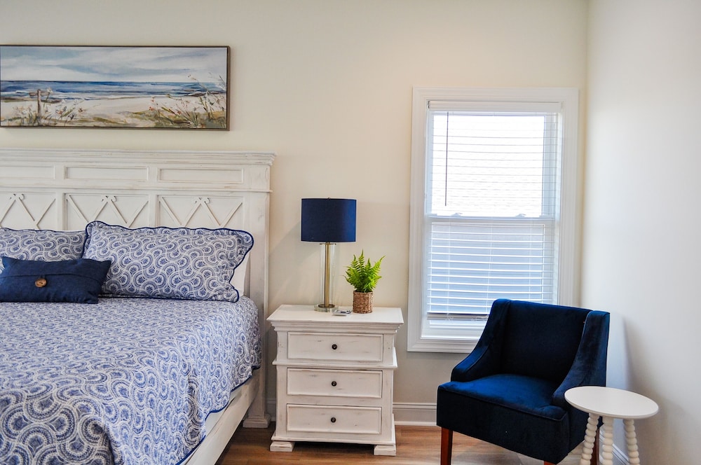 Anchors Aweigh by Topsail Realty