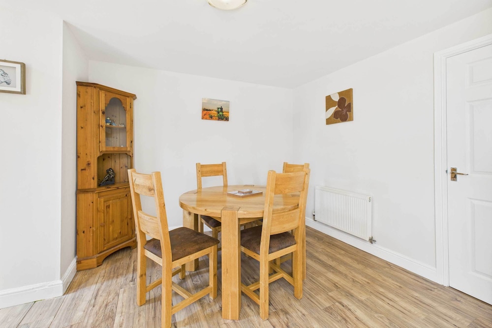 Host Stay Easton Meadows Holiday Cottage view 4