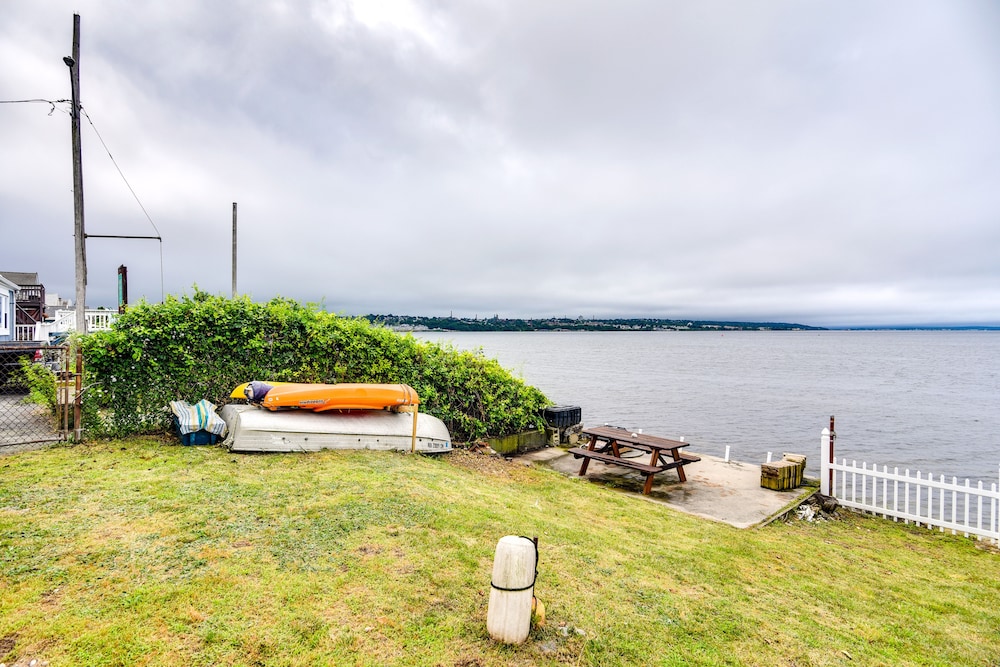 Massachusetts Vacation Rental: 5 Mi to Fall River