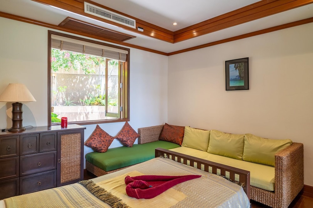 4BR Villa beach walking distance KBR44