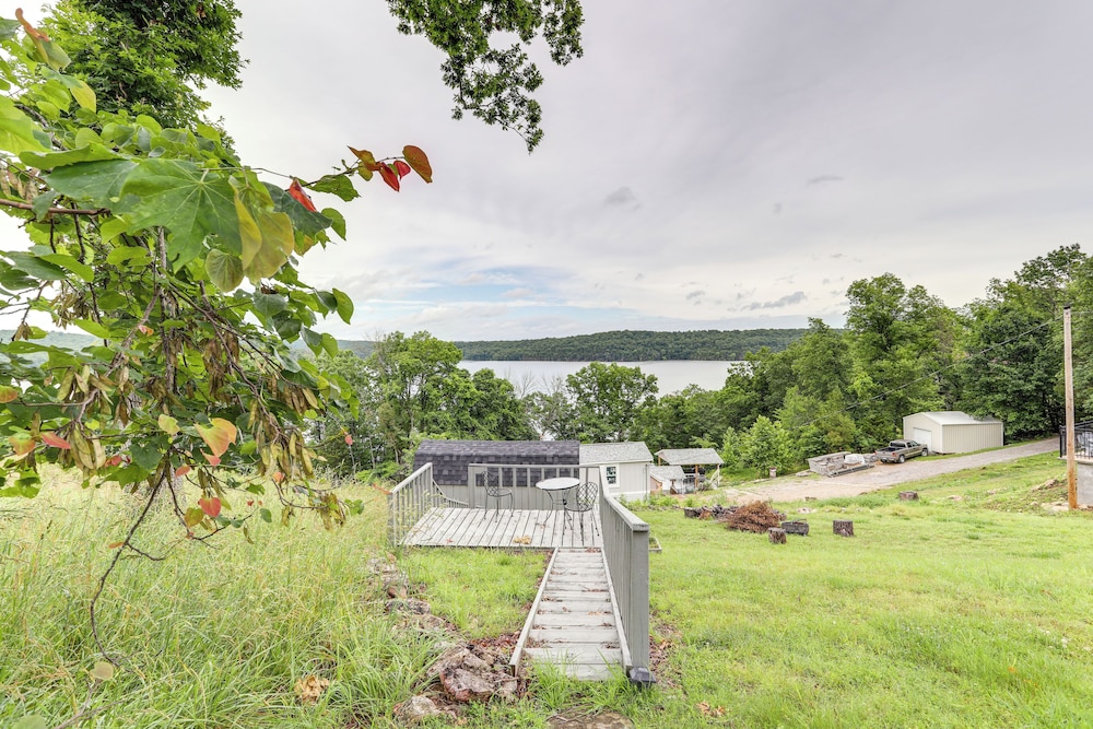 Norfork Lake Views: Home w/ Deck in Henderson