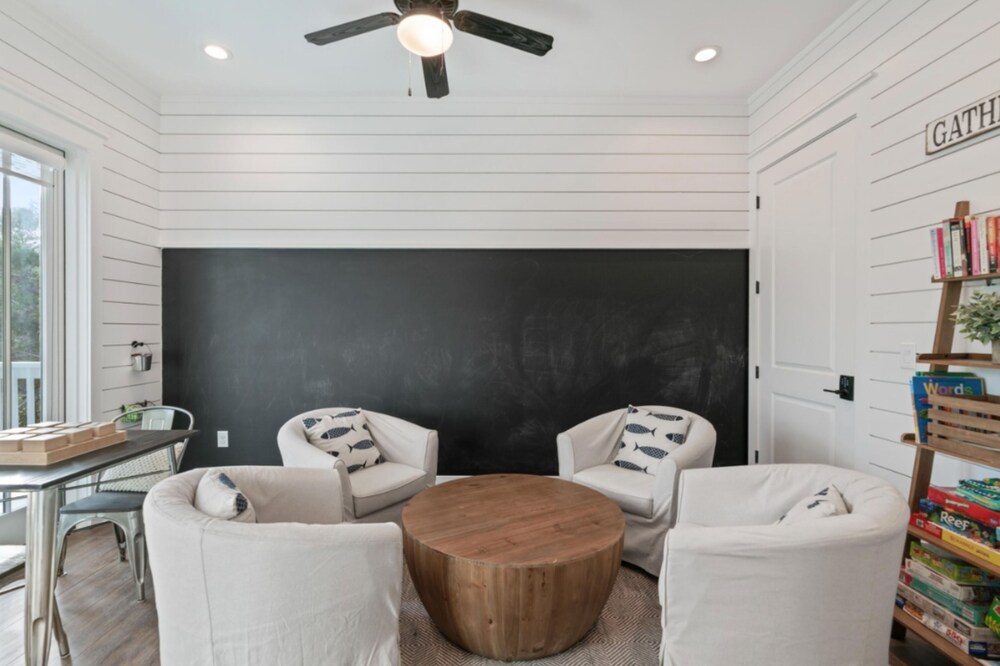 Aquamarine! Sleeps 12! Close to Community Pool! Private Beach Access!