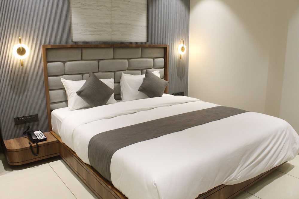 Hotel Maskan Surat