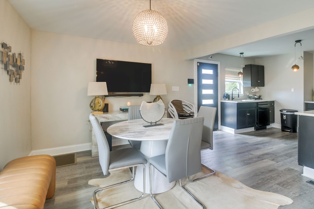 Charlotte Gem w/ Deck & Community Amenities