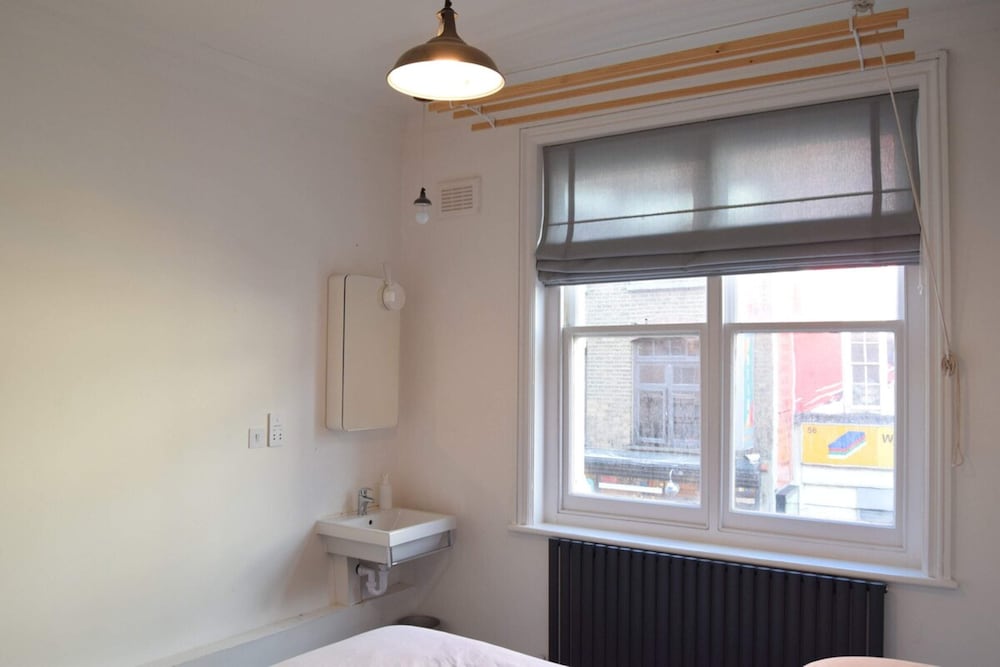 Airy Modern 1 Bed Apartment in Shoreditch
