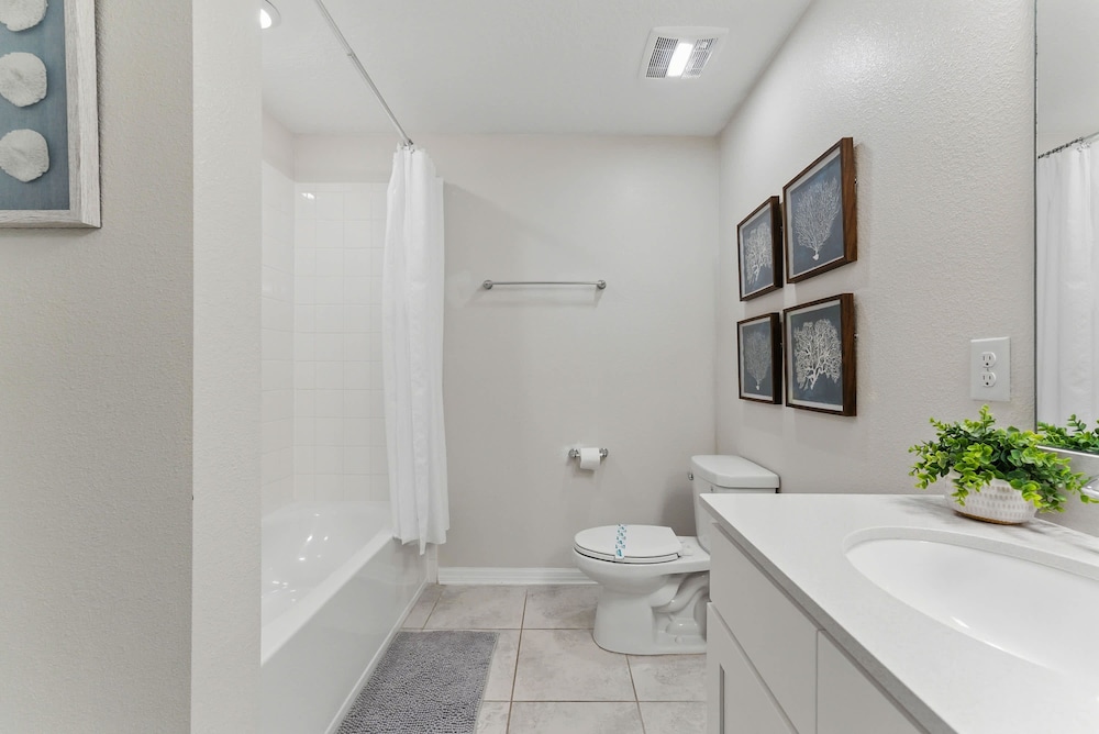 Beautiful Lakeview Retreat Near Disney
