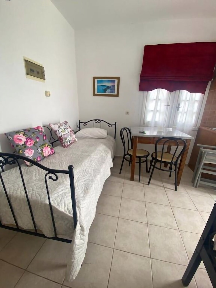 Aeolos Apartments
