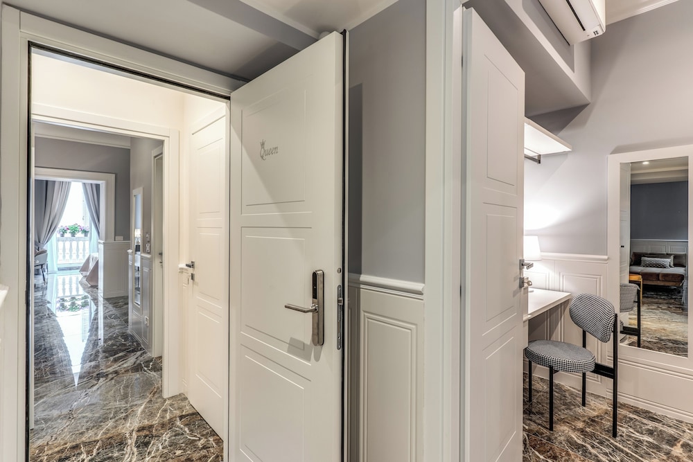 Spanish steps Oasis Suites