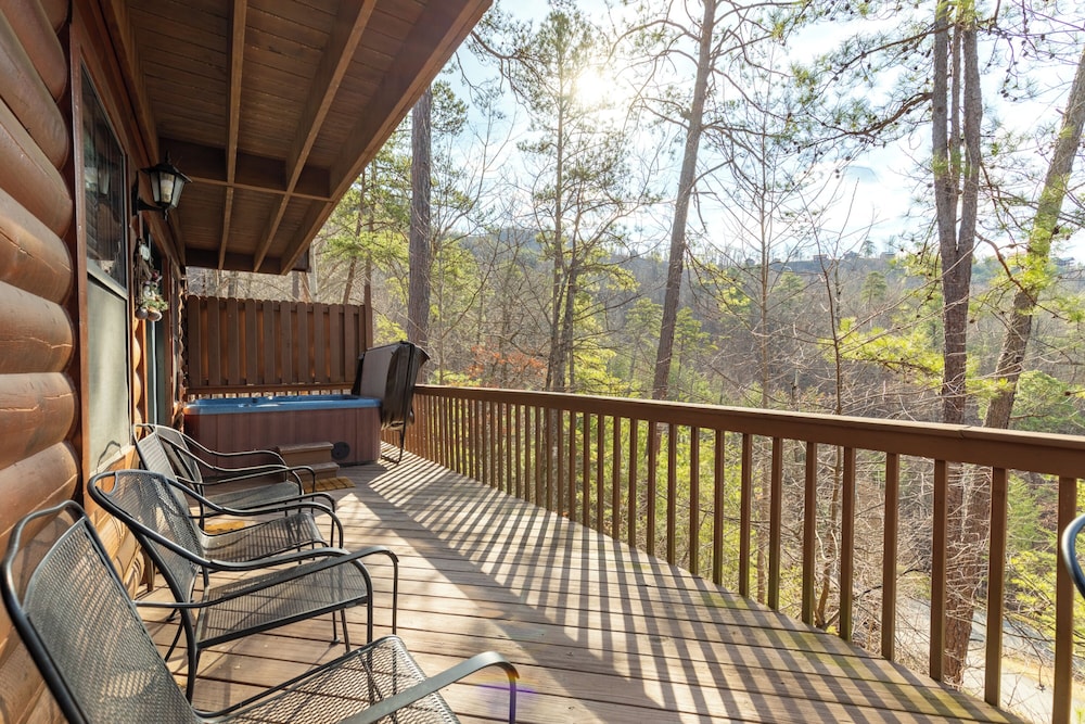 Bear Hideaway Cozy 3BR Cabin