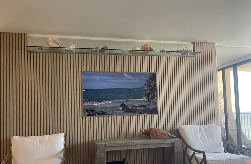 Luxurious Oceanfront 20-foot Panoramic Ocean View