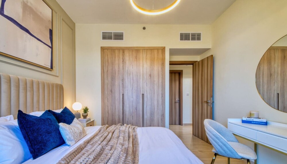 2BR Apt w Dubai Canal Views Near Burj Dubai Mall