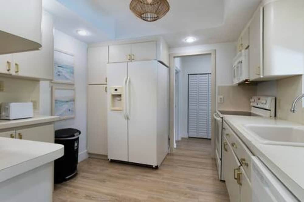 437 NE 107th Pool Hot Tub Patio 5 Bedrooms 3 Baths Parking