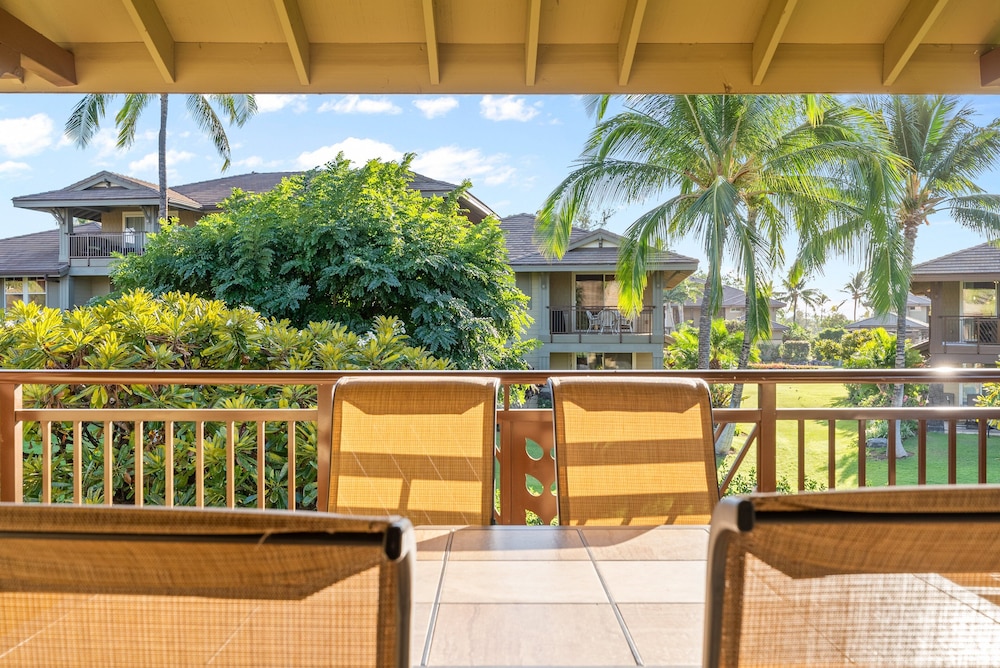 Peaceful Hawaiian Condo w Upscale Amenities - Near Dolphin Quest - Pool!- Vrkcv