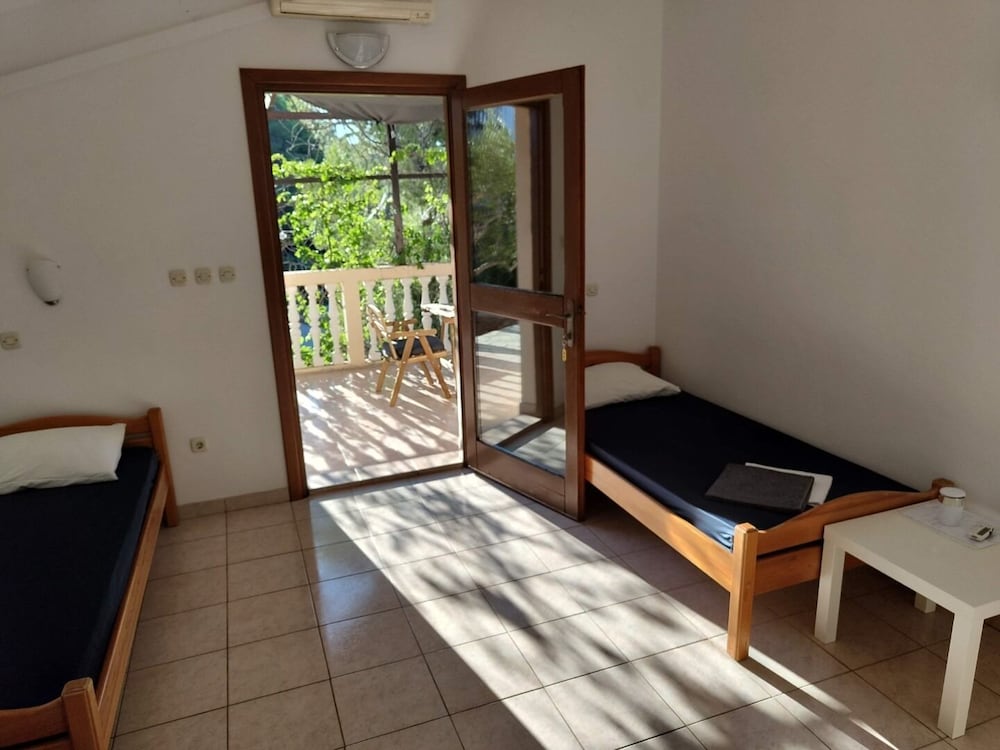 Var - With Nice Garden - A3 view 3