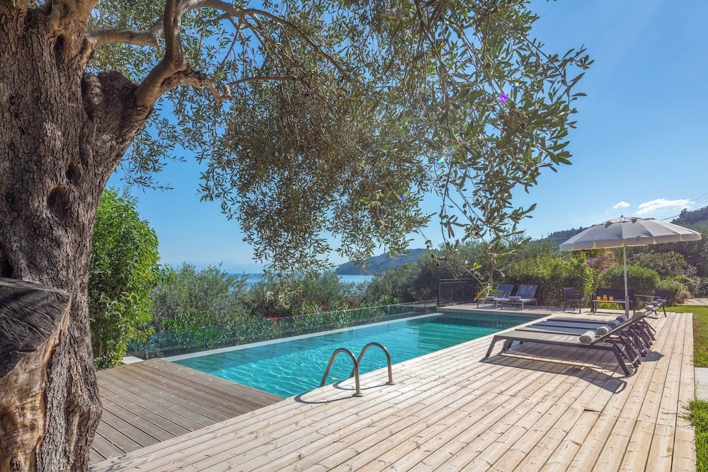 Villa Apanemia Mare