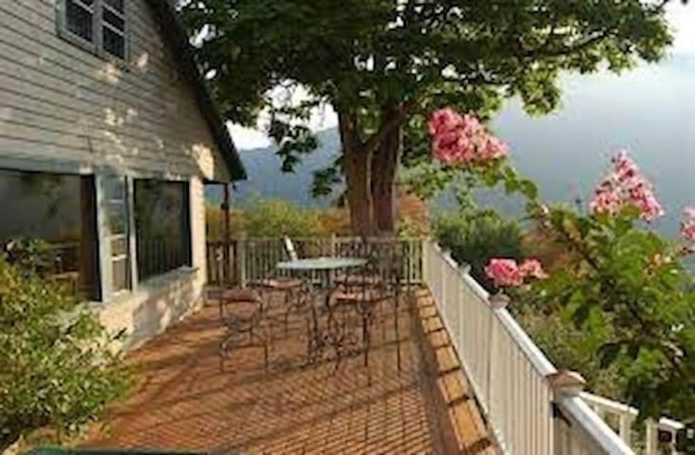 Ledge House Bed & Breakfast view 3
