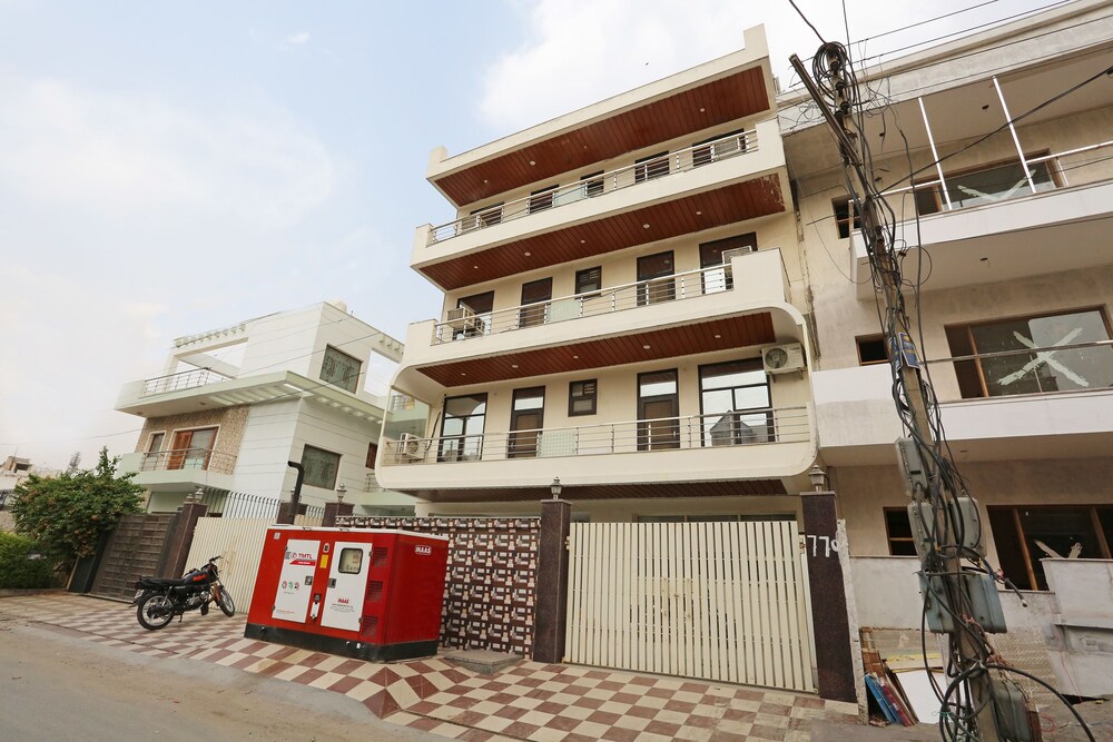 OYO 8971 Woodstay Inn Sector 45