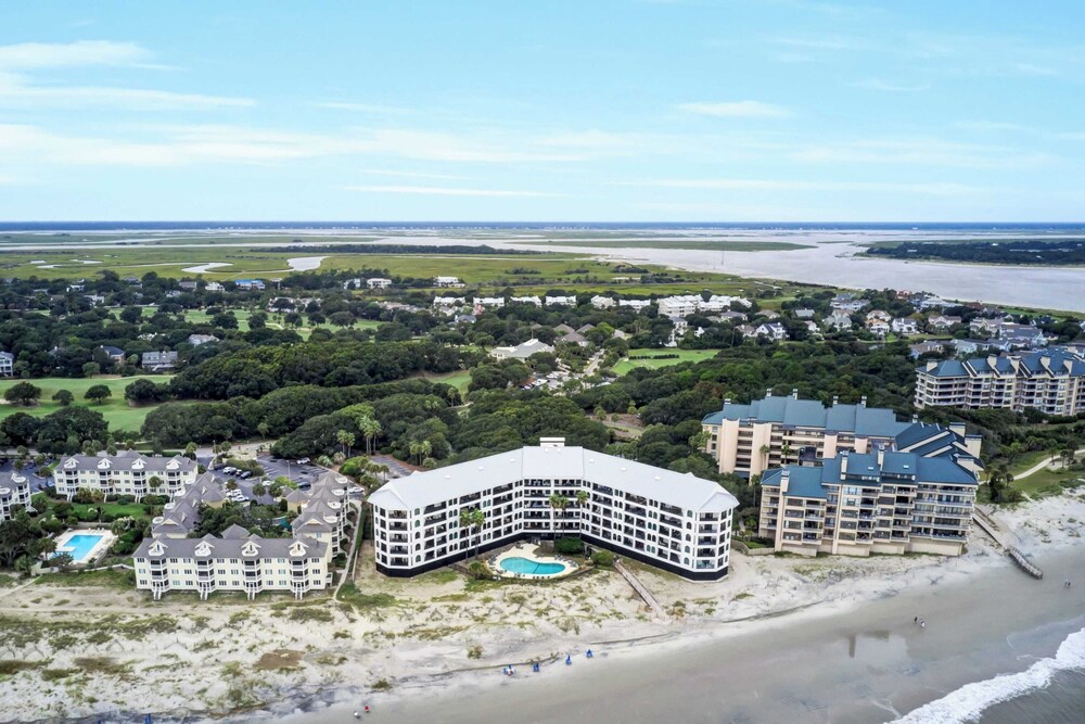 518 Seascape Waterfront Views + Community Pool