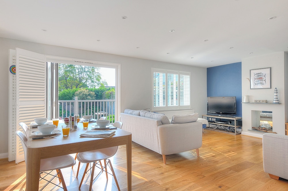 2 Studley Gardens