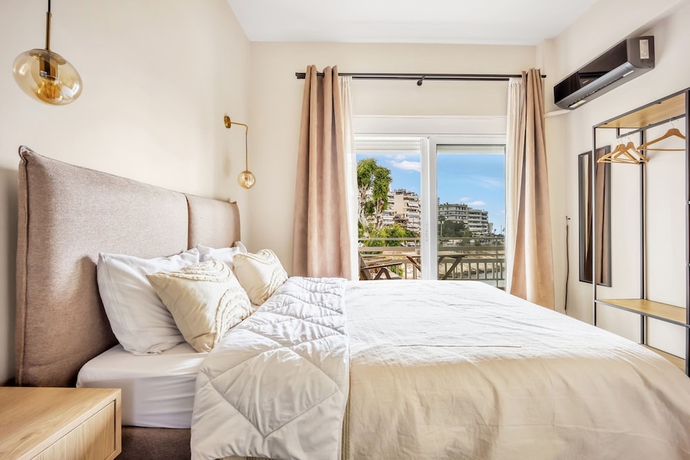 Sunny Apartment Next to the sea Amazing View