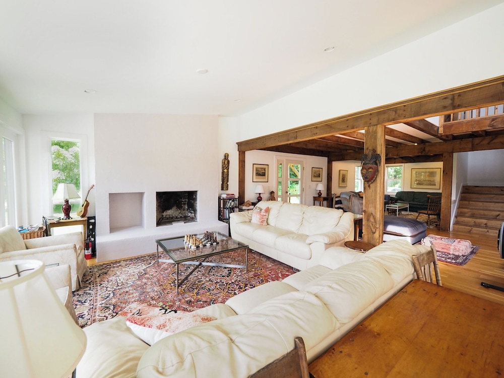 Charming 6 Bdrm Countryside Stay