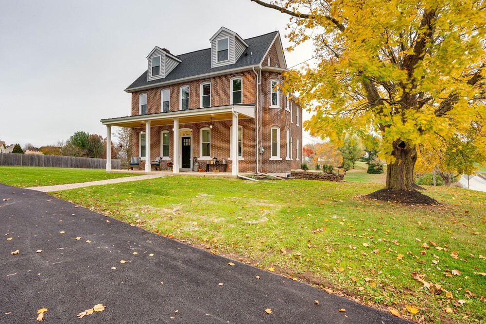 Family-friendly Hatfield Home: 3 Mi to Downtown! - Property Image 5