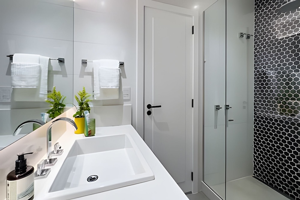 Ipanema | Duplex no melhor local do bairro, 4 quartos, 5 min da Praia - por Casapē Rio