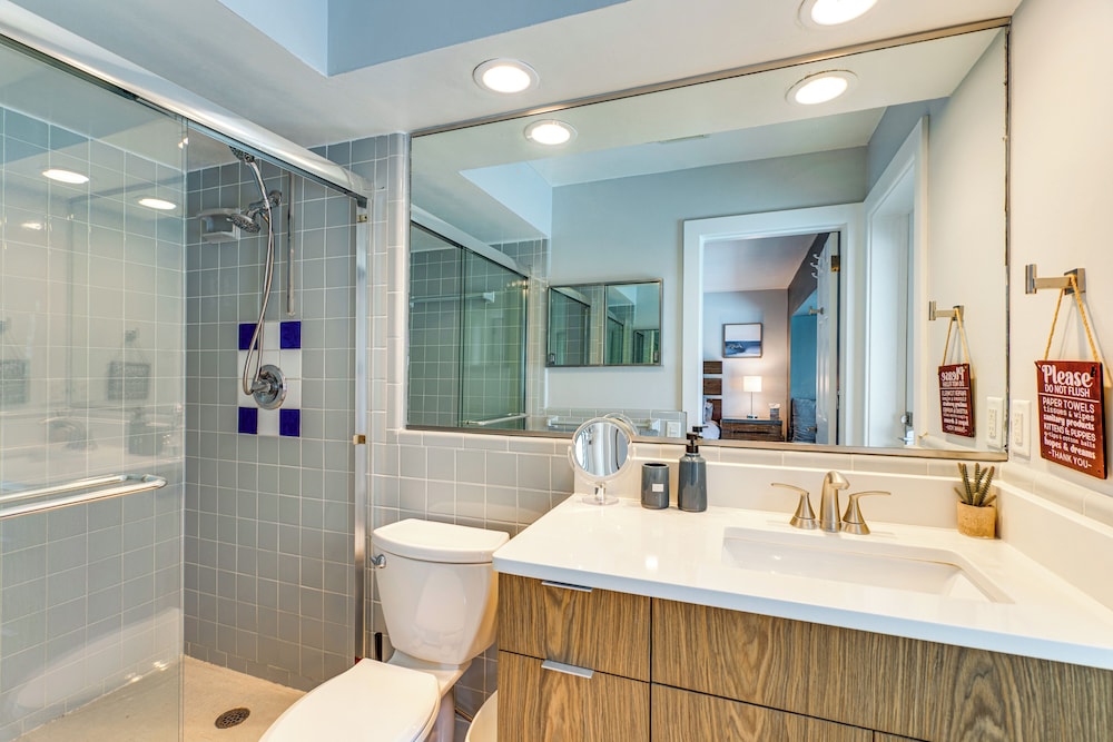 2 Mi to Beach: Canal-front Retreat in Cape Coral!