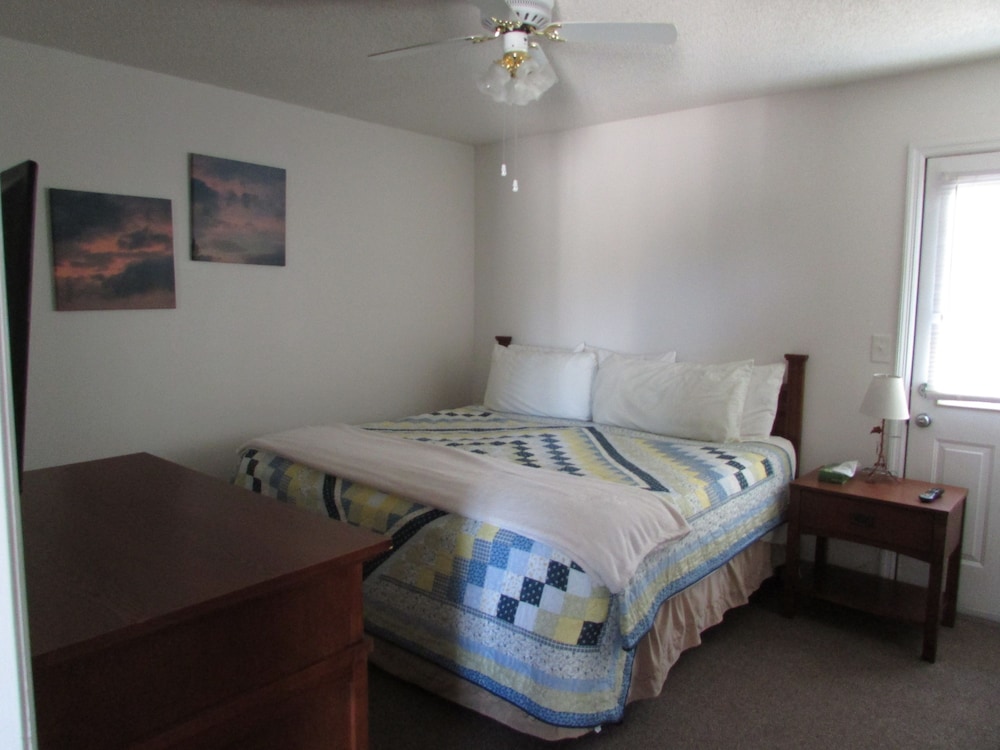 Douglas Inn & Suites view 3