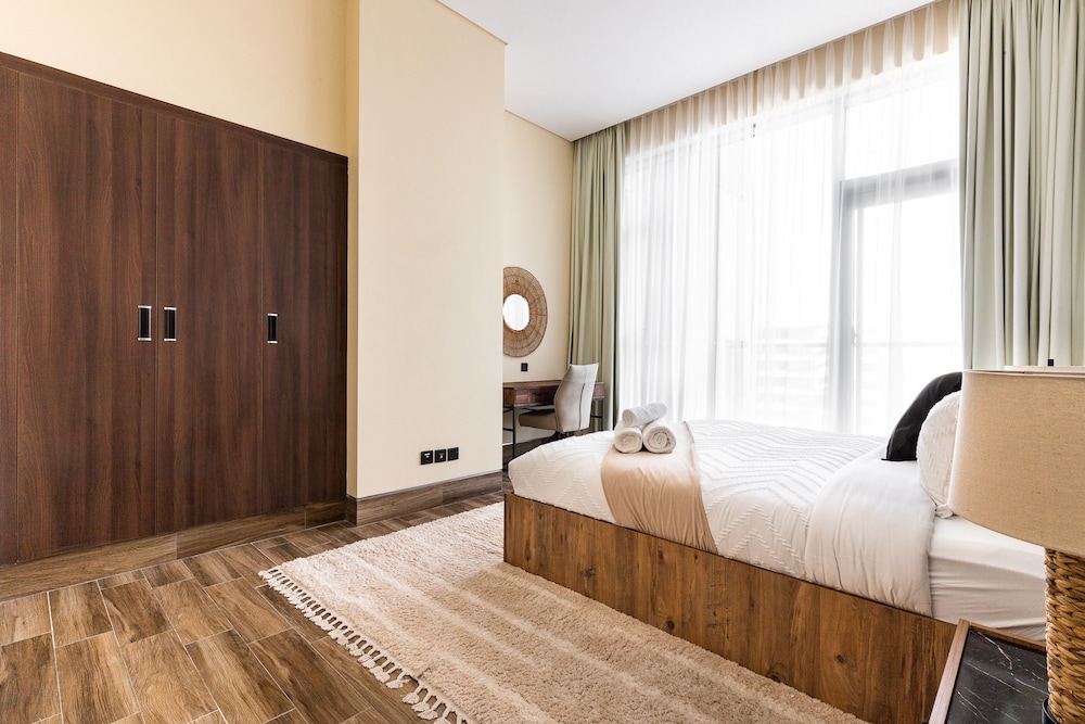 GLOBALSTAY. J One Tower Apartments