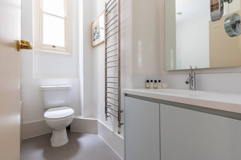 Bury Place by Onefinestay