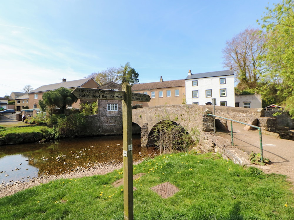 3 Eden Lodge