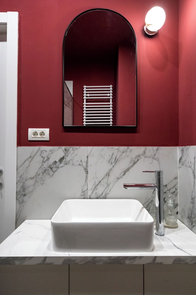 Refined & Spacious 3-Bedroom Flat Near Cismigiu, Balcony with Boulevard Views