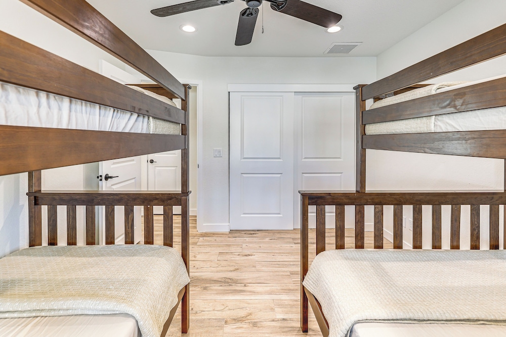Fully Furnished Poolside Oasis 5 Mi to Lake Havasu